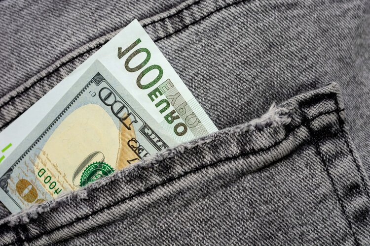 今日汇市：美联储准备调整货币政策重心，美元下跌